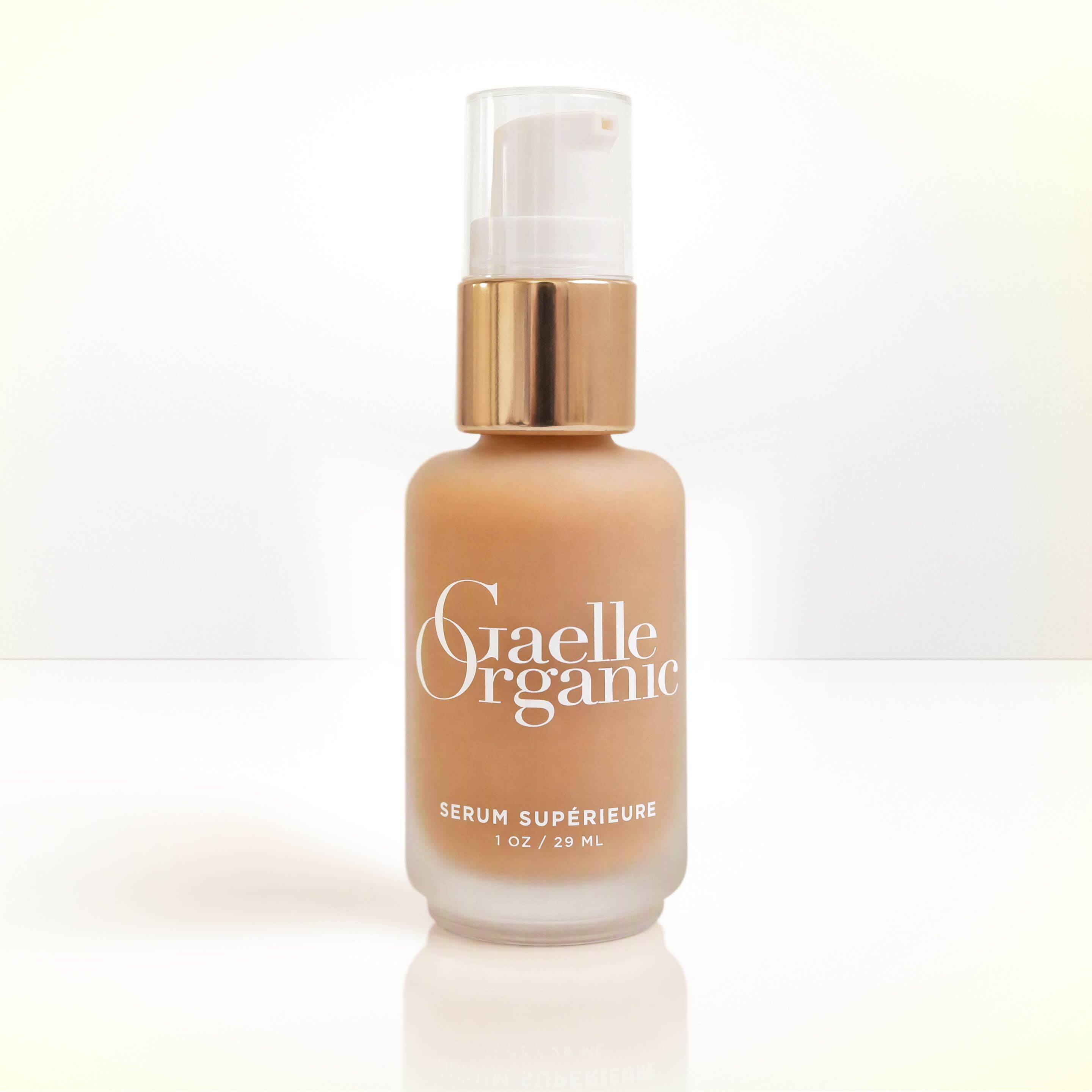 Serum Supérieure brightening serum for mature skin in frosted glass bottle.