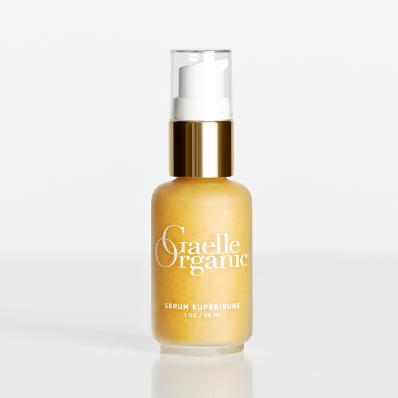 Serum Superieure, an anti-aging serum to brighten the complexion, on a plain background
